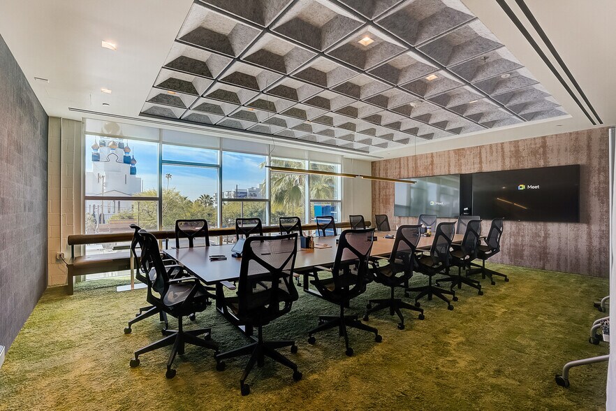 More Photos Of 1377 N Serrano Ave, Los Angeles Office For Sale