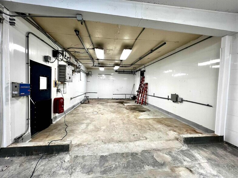More Photos Of 1720 12th St, Monroe Distribution For Lease