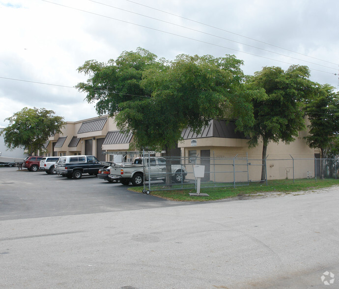 Primary Photo Of 7024 SW 21st Pl, Davie Warehouse For Lease