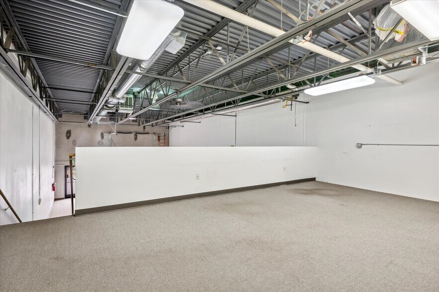 More Photos Of 4605 Quebec St, Denver Light Distribution For Sale