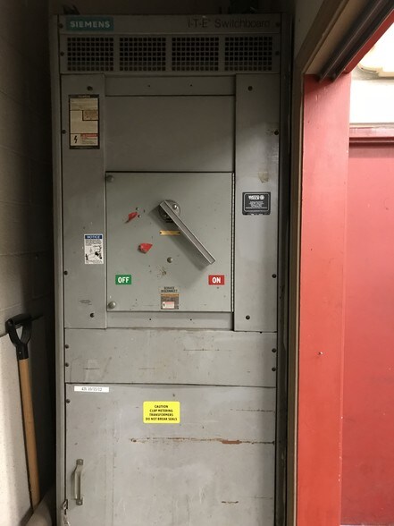 More Photos Of 20 Crescent St, Stamford Warehouse For Lease