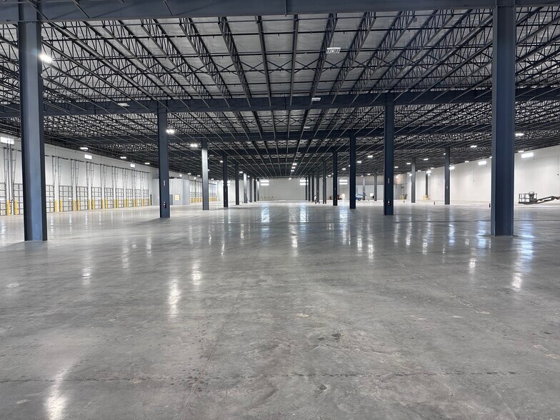 More Photos Of 19926 Kraus Lp, Laredo Distribution For Sale