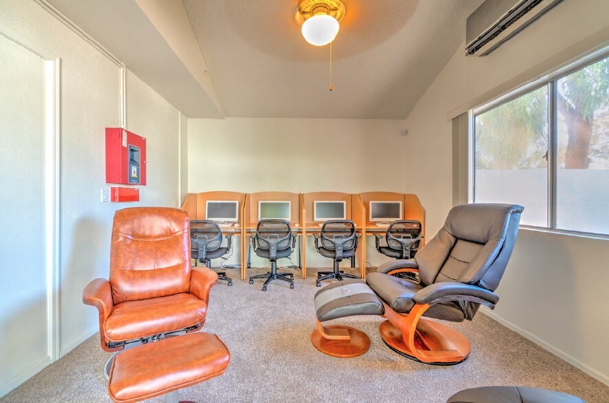More Photos Of 111 S Hearthstone Way, Chandler Rehabilitation Center For Sale