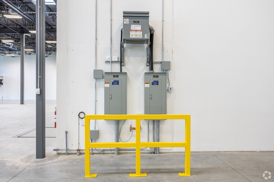 More Photos Of 9870 70 St SE, Calgary Warehouse For Sale