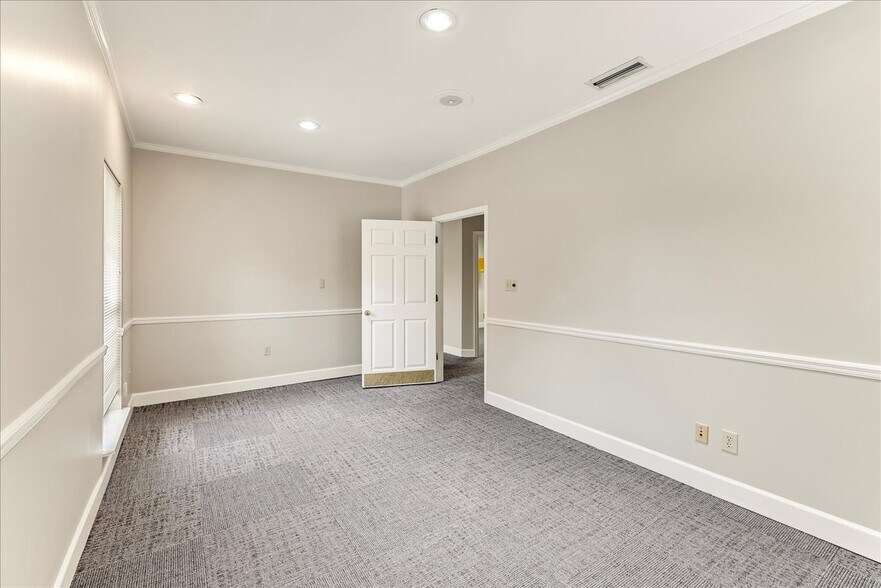 More Photos Of 2032 Thomasville Rd, Tallahassee Office For Lease