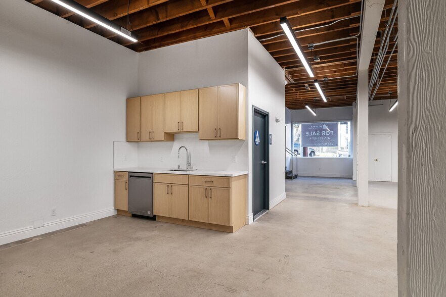 More Photos Of 343-345 Vermont St, San Francisco Light Distribution For Lease