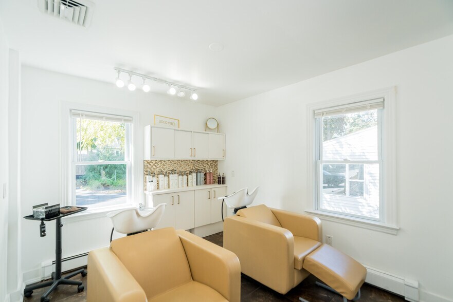 More Photos Of 1830 Western Ave, Albany Freestanding For Sale