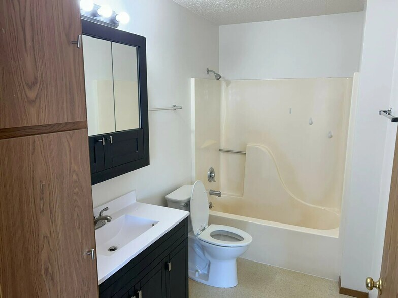 More Photos Of 411-415 S Henry St, Pierre Apartments For Sale