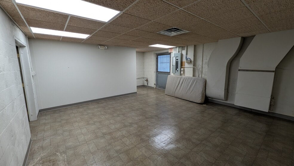 More Photos Of 211 N Dixie Way, South Bend Freestanding For Sale