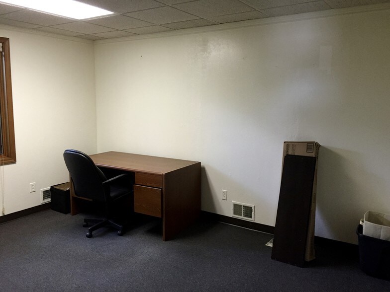 More Photos Of 3461 E North Union Rd, Bay City Office For Lease
