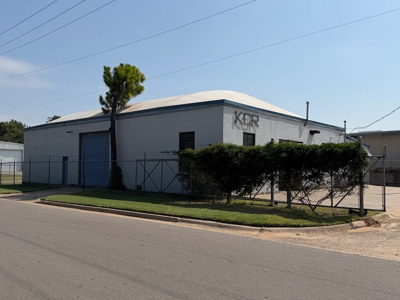 More Photos Of 108 SE 24th St, Oklahoma City Warehouse For Lease