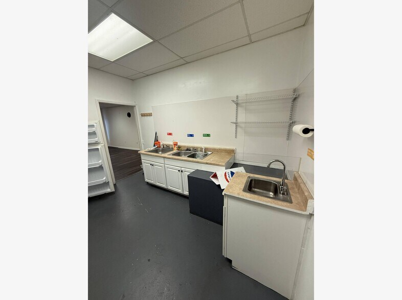 More Photos Of 338 N Washington Ave, Pulaski Office For Lease