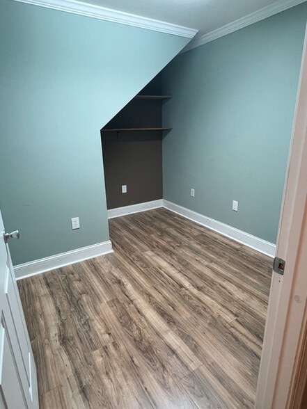 More Photos Of 620 Veterans Pky, Clayton Office For Lease