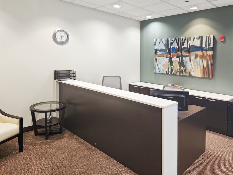 More Photos Of 320 W Lanier Ave, Fayetteville Office For Lease