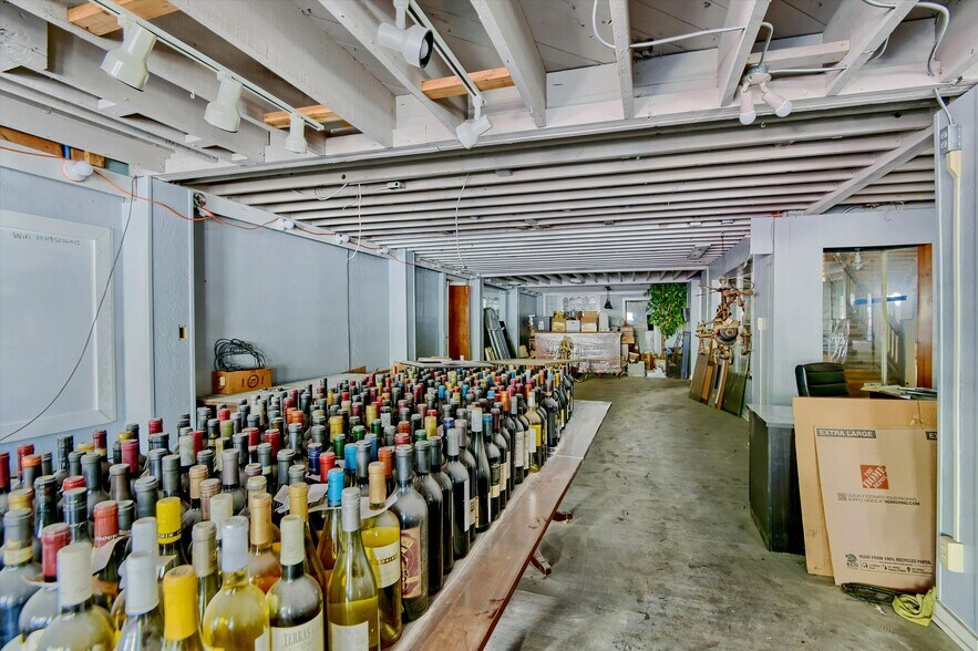 More Photos Of 115 S Travis St, Sherman General Retail For Sale