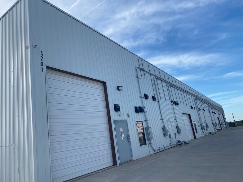 More Photos Of 4204 28th Ave NW, Norman Industrial For Lease