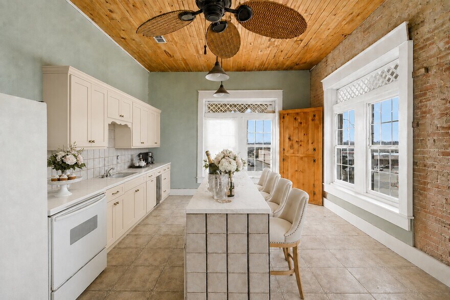 More Photos Of 100 W Central Ave, Comanche General Retail For Sale