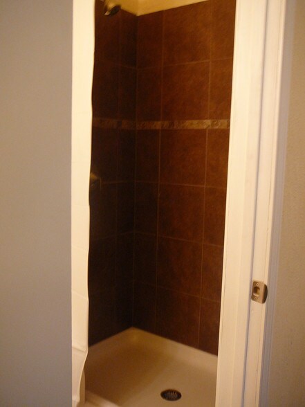 More Photos Of 128 S Main St, Holly Hotel For Sale