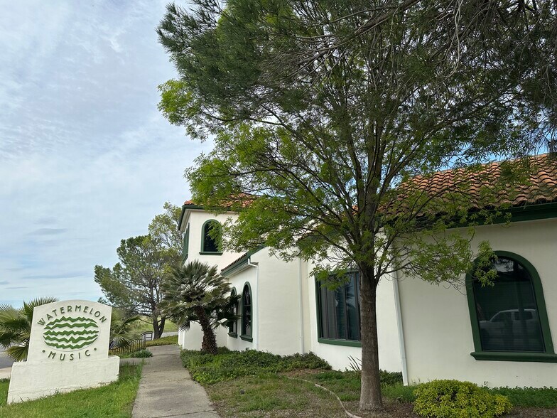 More Photos Of 1970 Lake Blvd, Davis Medical For Sale