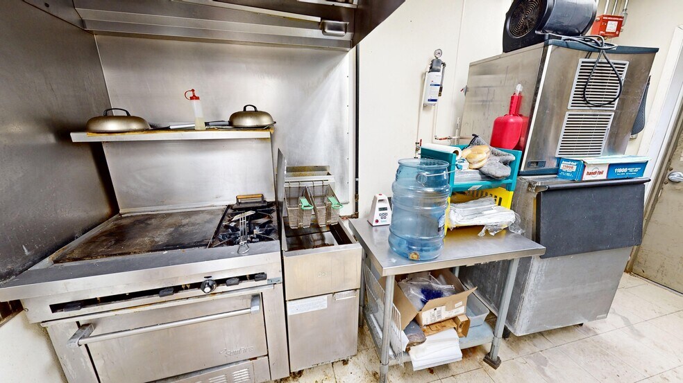 More Photos Of 1200 Castle Rock St, Quinter Service Station For Sale