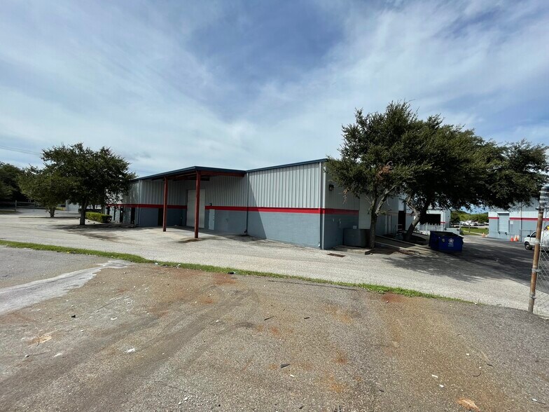 More Photos Of 2254-2256 Massaro Blvd, Tampa Warehouse For Lease