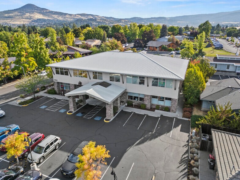Primary Photo Of 2924 Siskiyou Blvd, Medford Medical For Sale
