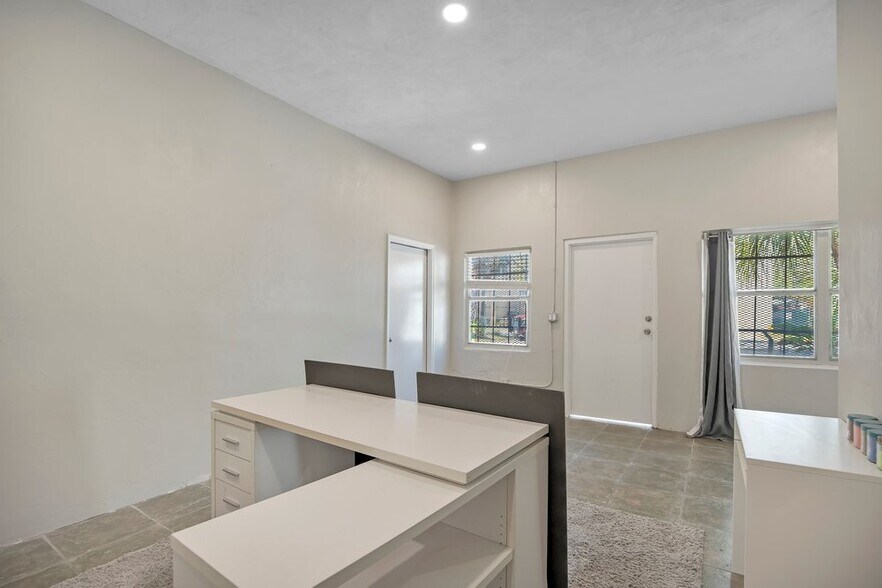 More Photos Of 327 Marion St, Daytona Beach Warehouse For Sale