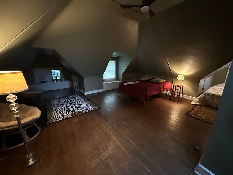 More Photos Of 800 E Walnut St, Springfield Office Residential For Sale