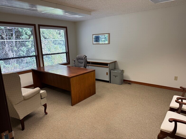 More Photos Of 8515 NE Hazel Dell Ave, Vancouver Medical For Lease