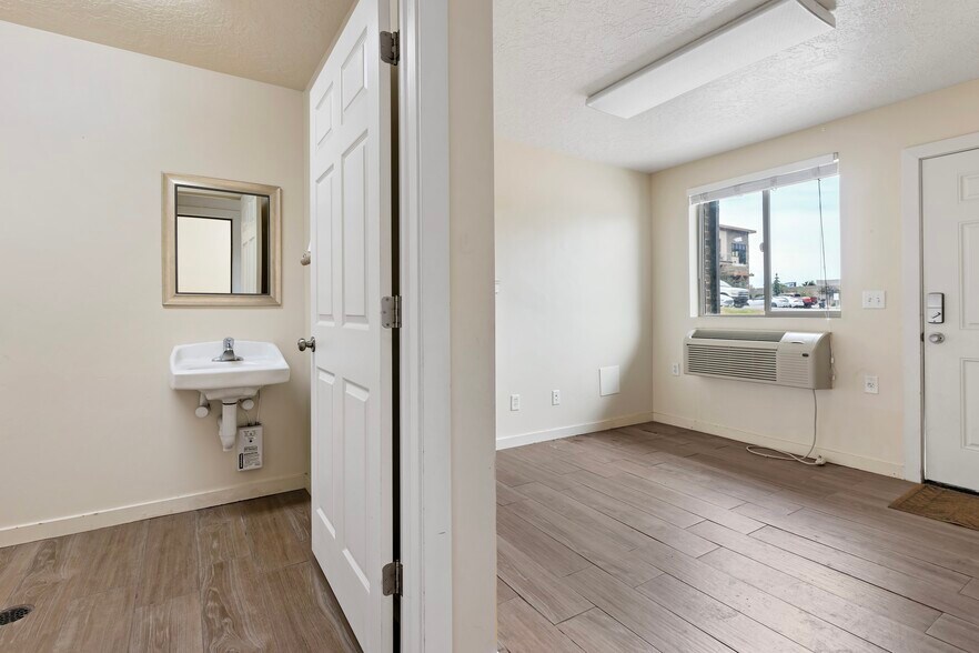 More Photos Of 1451 W 5175 S, Riverdale Light Distribution For Lease