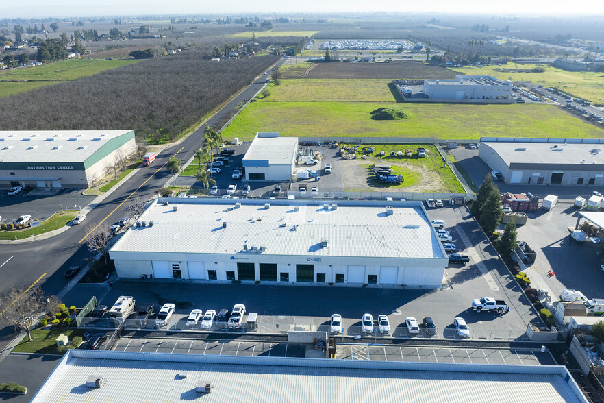 More Photos Of 526 Charity Way, Modesto Warehouse For Lease