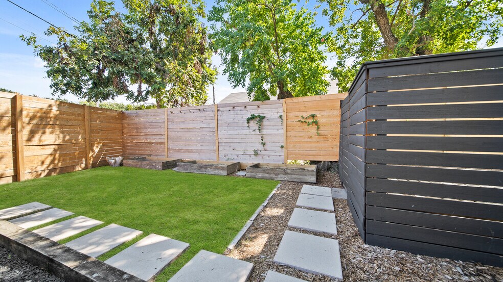 More Photos Of 6005 N Main St, Houston Office Residential For Sale