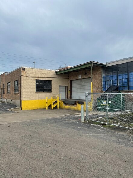 More Photos Of 3100 Randolph St, Bellwood Manufacturing For Sale