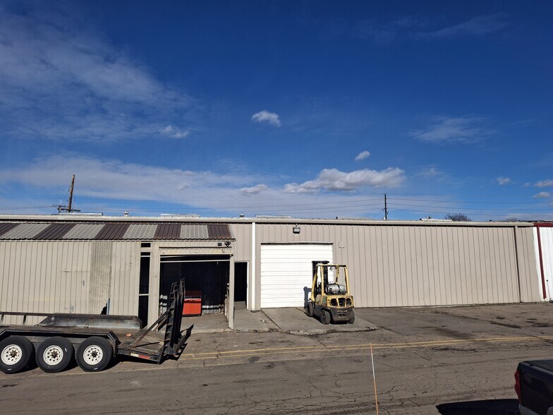 More Photos Of 8777 Brighton Rd, Henderson Warehouse For Lease