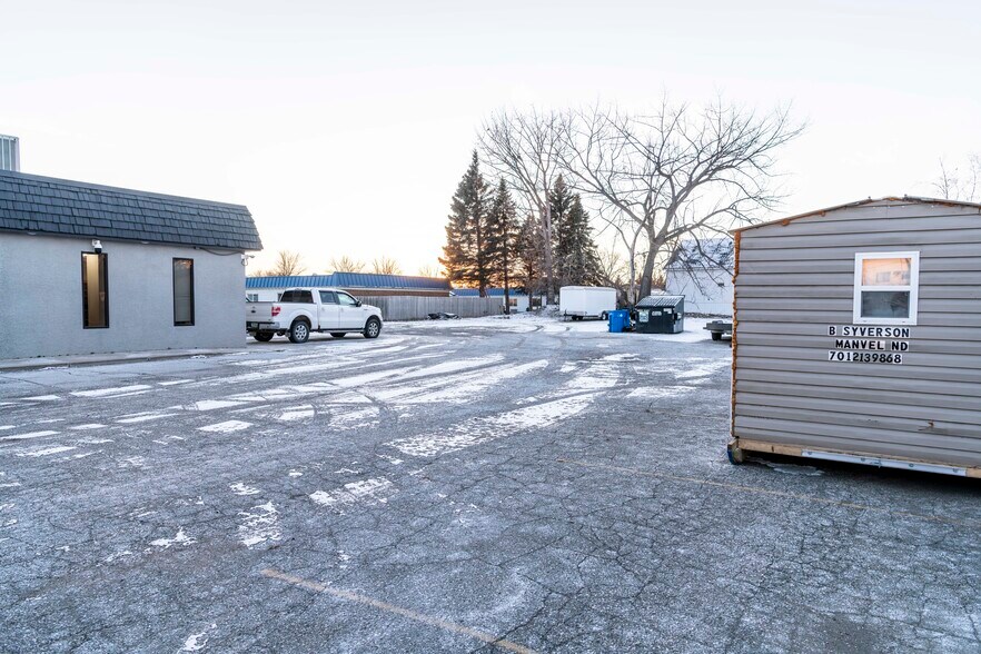 More Photos Of 1119 N 42nd St, Grand Forks Office For Lease