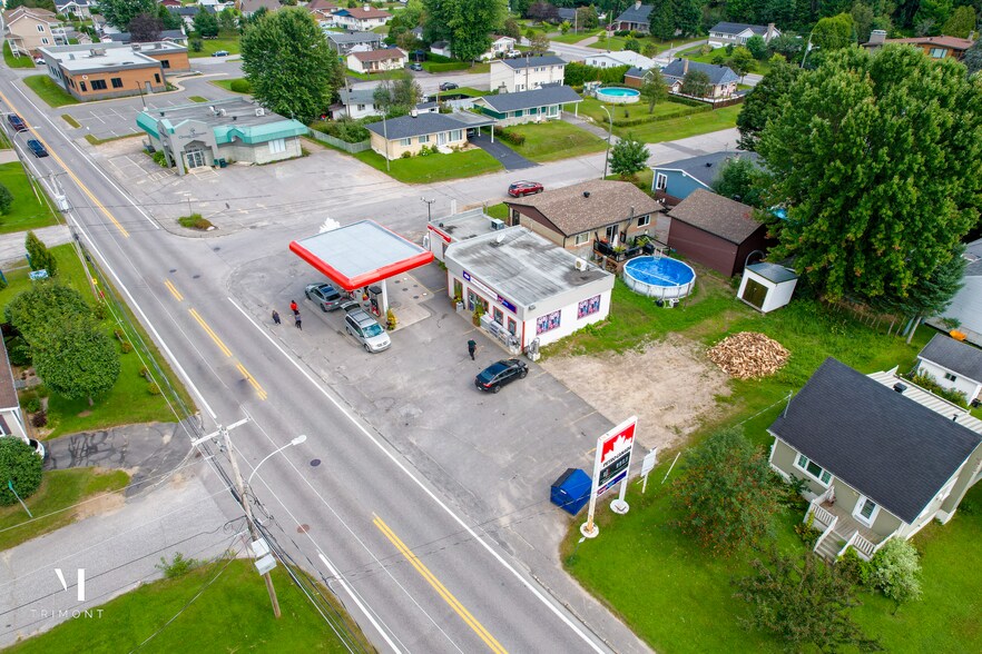 More Photos Of 728 St Saint-Joseph, Saint-raymond Service Station For Sale
