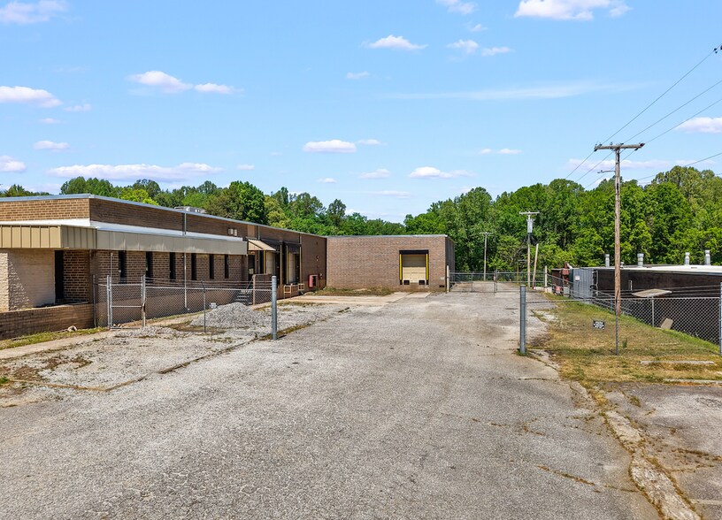 More Photos Of 1218 Hickory Chapel Rd, High Point Light Distribution For Sale
