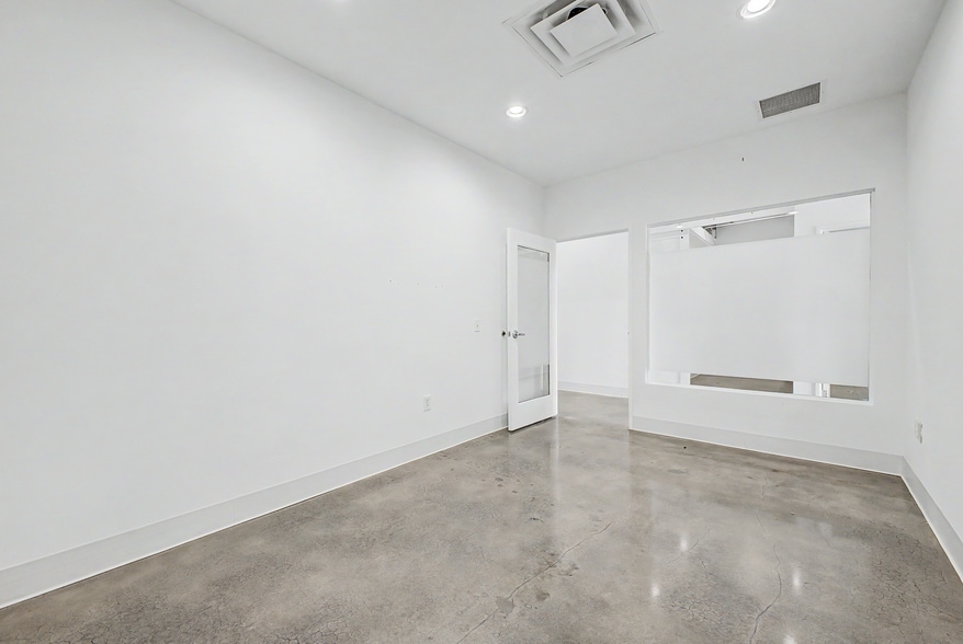 More Photos Of 4750 N Central Ave, Phoenix General Retail For Lease