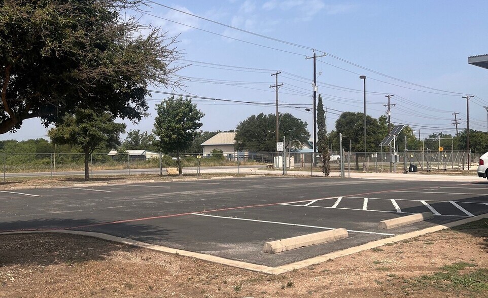 More Photos Of 18680 Marbach Ln, San Antonio Light Distribution For Lease