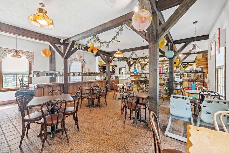 More Photos Of 47 Sugar Rd, Bolton Freestanding For Sale