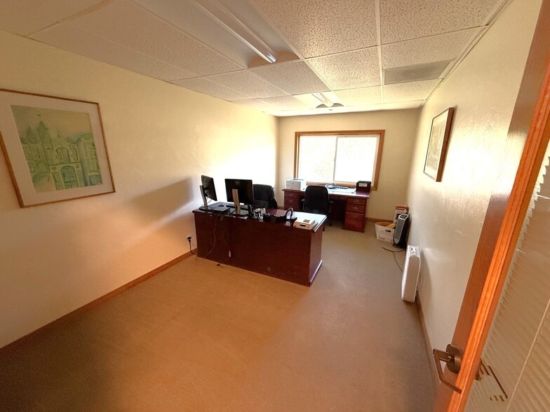 More Photos Of 2707 Alpine Blvd, Alpine Office Residential For Lease