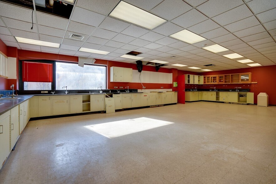 More Photos Of 275 Portsmouth Ave, Stratham Light Manufacturing For Sale