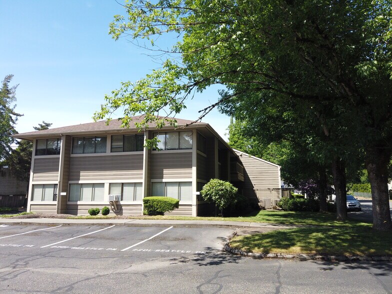 More Photos Of 16455 NE 85th St, Redmond Medical For Sale