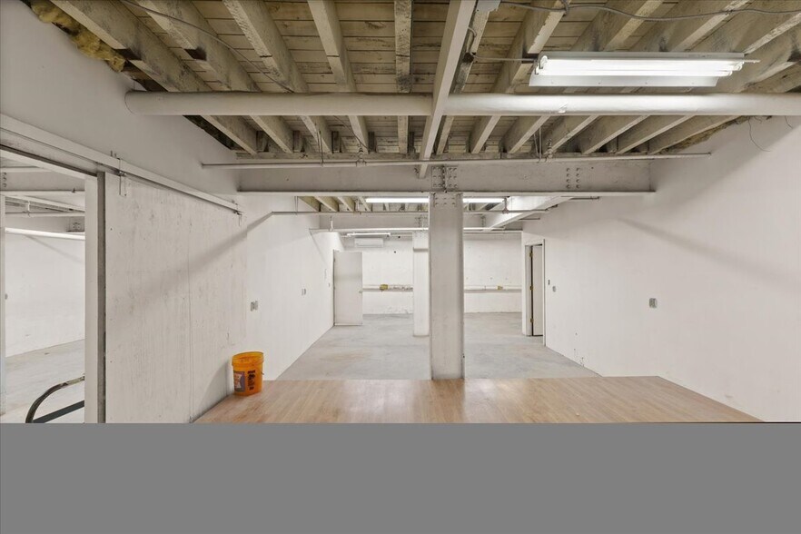 More Photos Of 181 S Whitfield St, Nazareth Office Residential For Sale