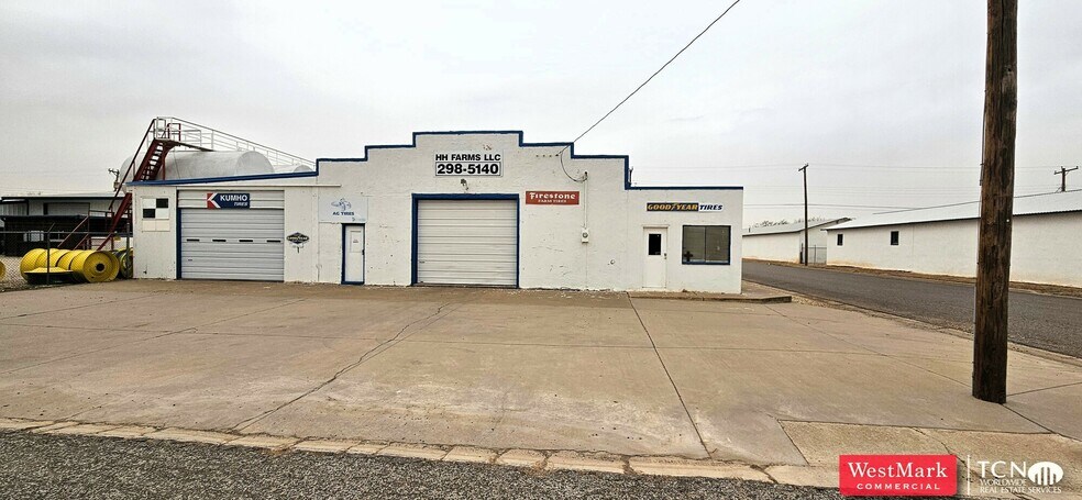 More Photos Of 824 Avenue B, Abernathy Service Station For Sale