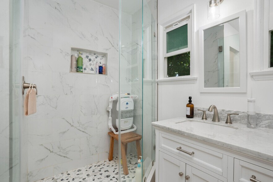 More Photos Of 4259 Cahuenga Blvd, Toluca Lake Apartments For Sale