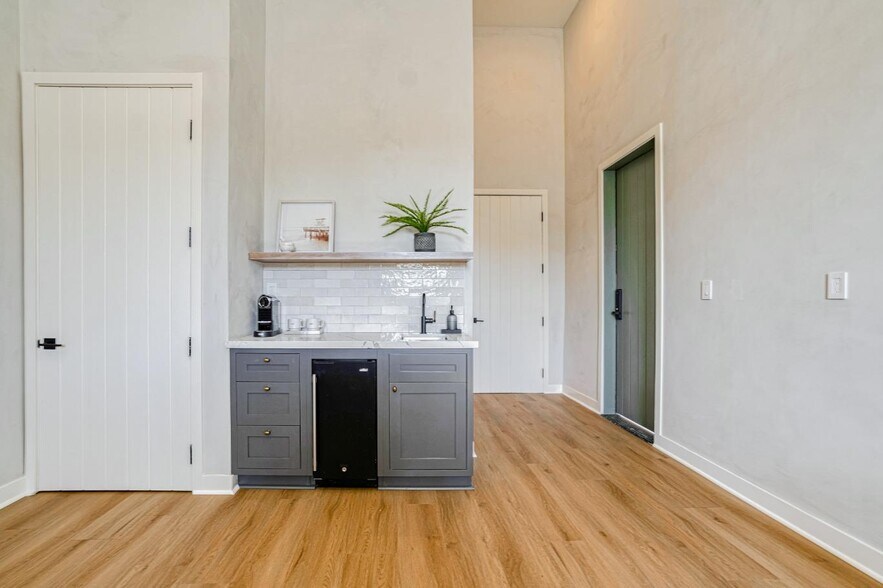 More Photos Of 1124 Castillo St, Santa Barbara Hotel For Sale