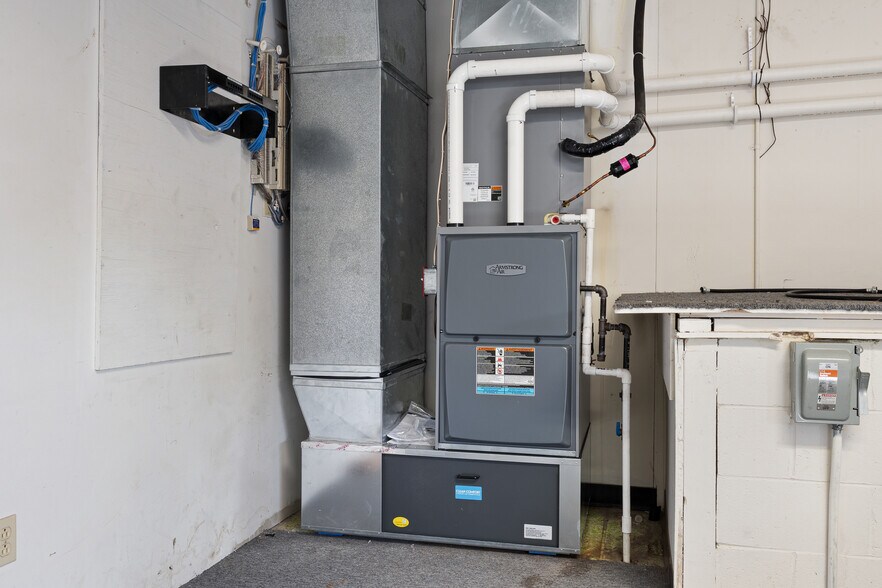 More Photos Of 1045 N Canal St, Pittsburgh Office For Sale