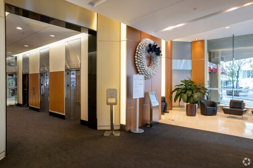 More Photos Of 595 Bay St, Toronto Office For Lease