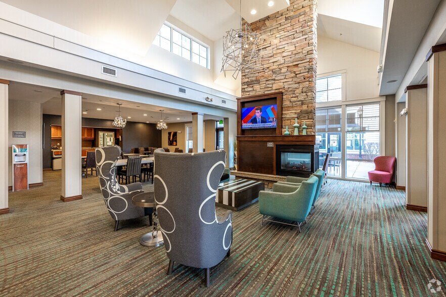 More Photos Of 4600 53rd St, Moline Hotel For Sale